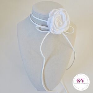 Small White rose choker necklace
